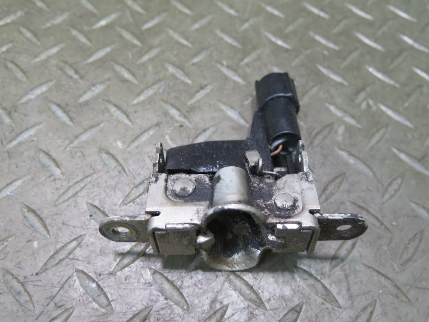 94-99 Mercedes W140 C140 S500 Set of 2 Front Left & Right Hood Lock Latch OEM