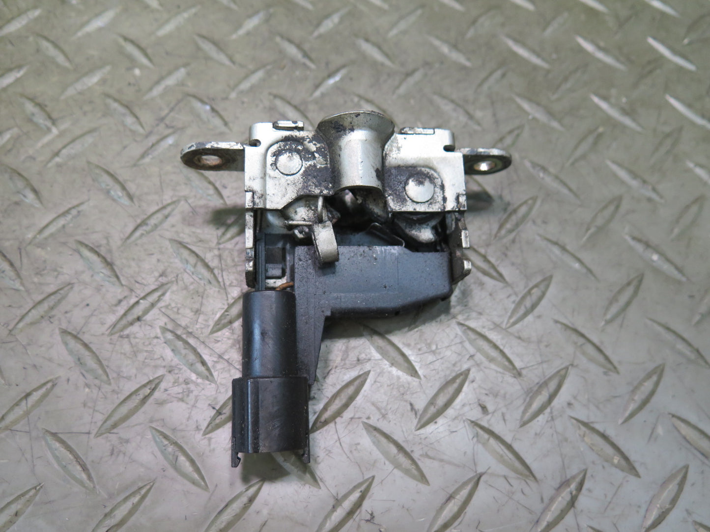 94-99 Mercedes W140 C140 S500 Set of 2 Front Left & Right Hood Lock Latch OEM