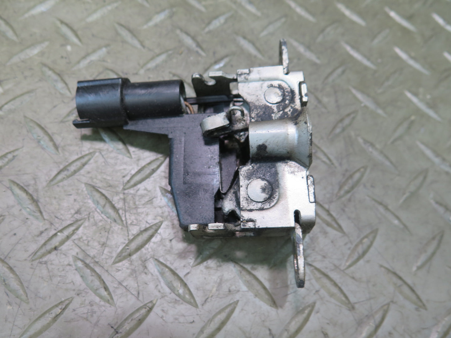 94-99 Mercedes W140 C140 S500 Set of 2 Front Left & Right Hood Lock Latch OEM