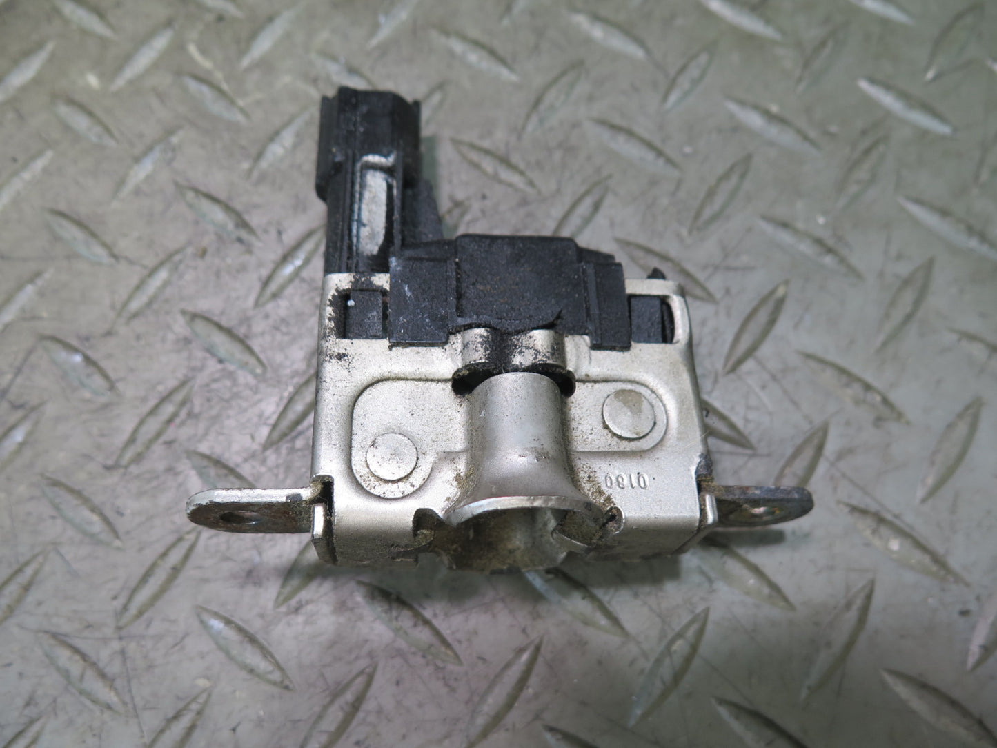 94-99 Mercedes W140 C140 S500 Set of 2 Front Left & Right Hood Lock Latch OEM