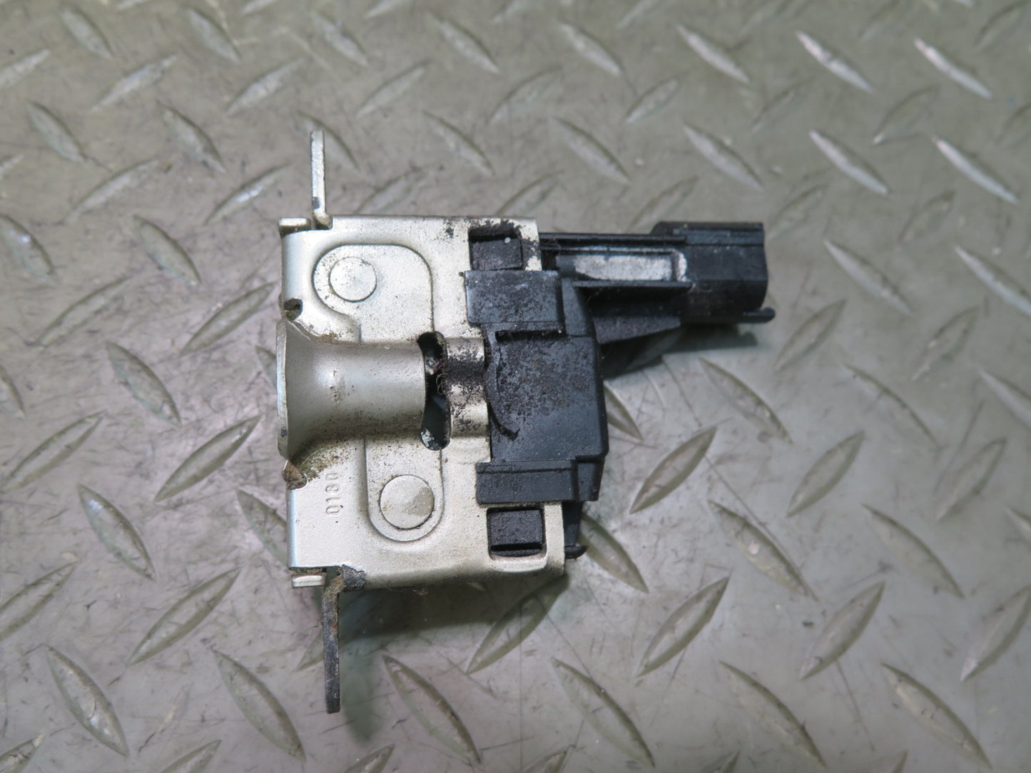 94-99 Mercedes W140 C140 S500 Set of 2 Front Left & Right Hood Lock Latch OEM