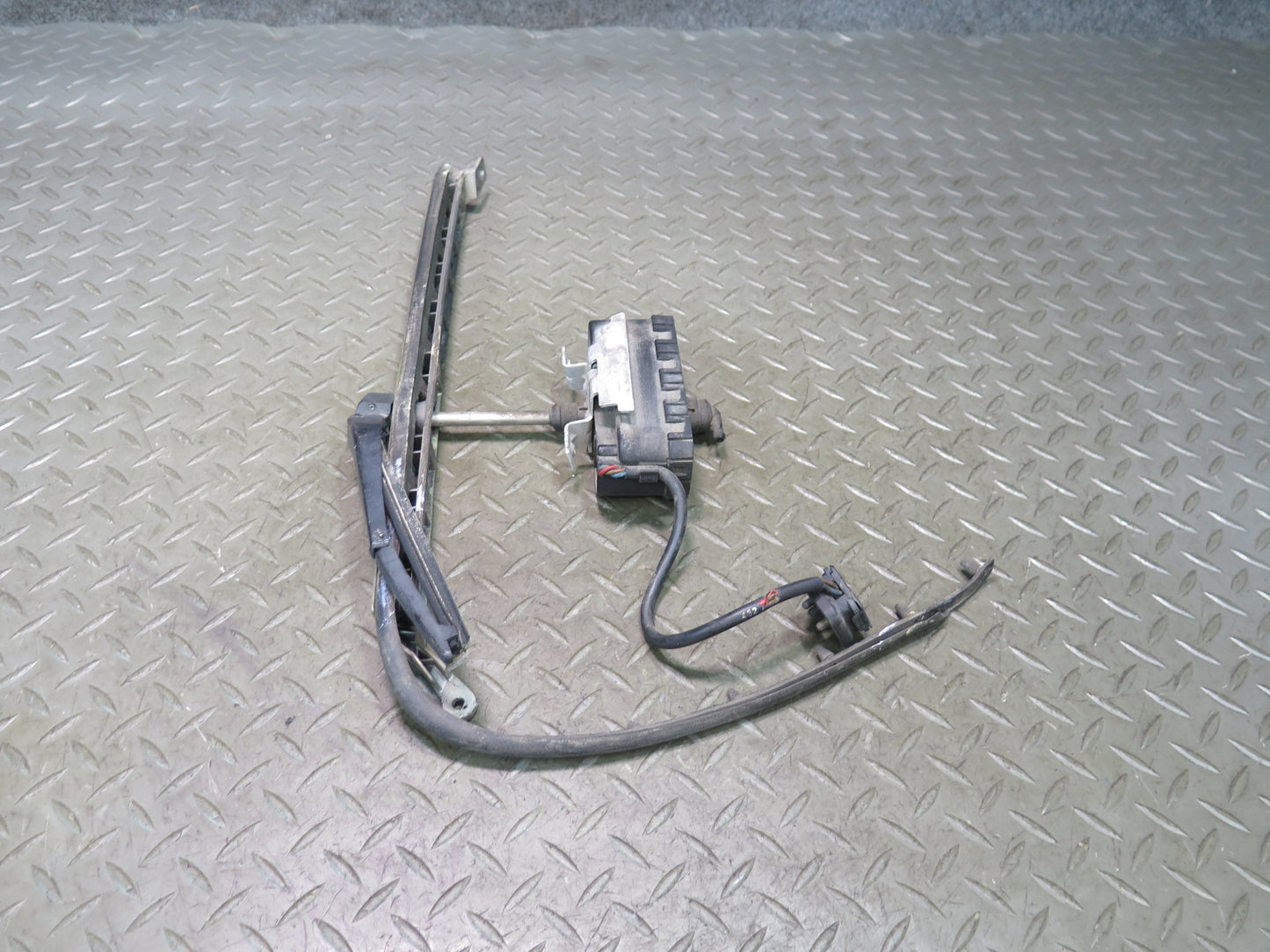 94-99 Mercedes W140 S420 S500 Front Right Headlight Wiper Arm w Motor & Trim OEM