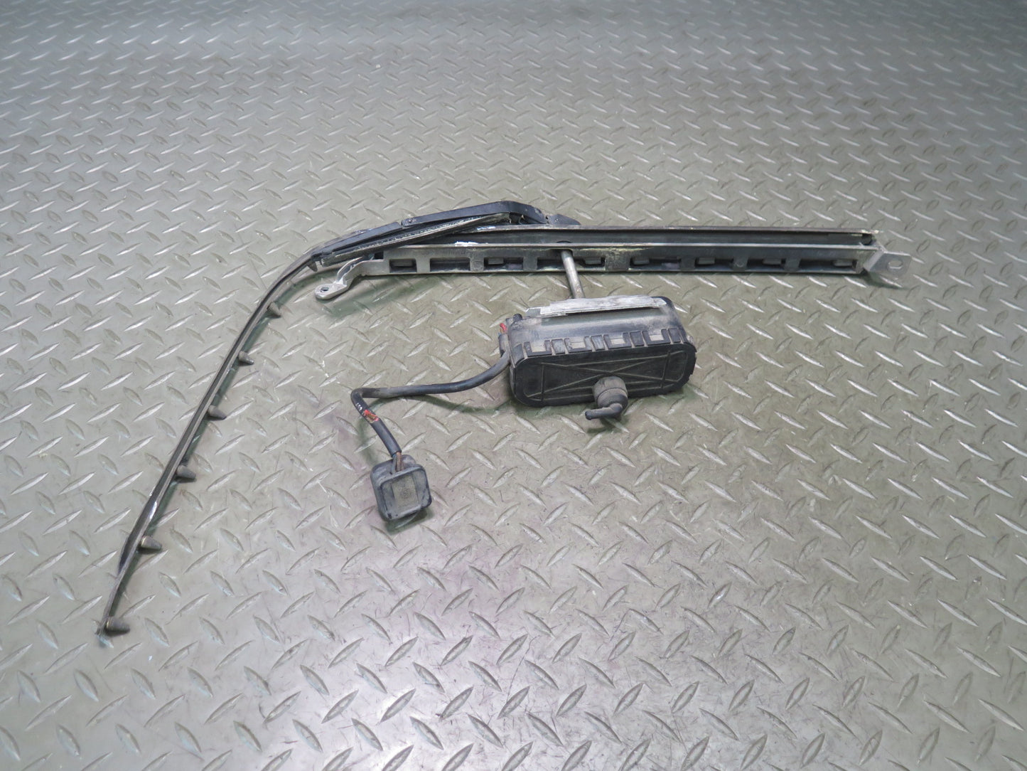 94-99 Mercedes W140 S420 S500 Front Right Headlight Wiper Arm w Motor & Trim OEM