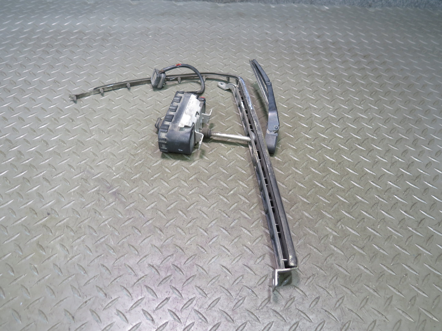 94-99 Mercedes W140 S420 S500 Front Right Headlight Wiper Arm w Motor & Trim OEM