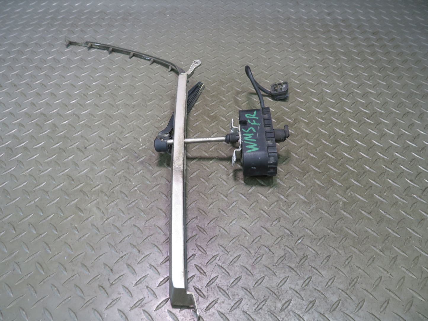 94-99 Mercedes W140 S420 S500 Front Right Headlight Wiper Arm w Motor & Trim OEM