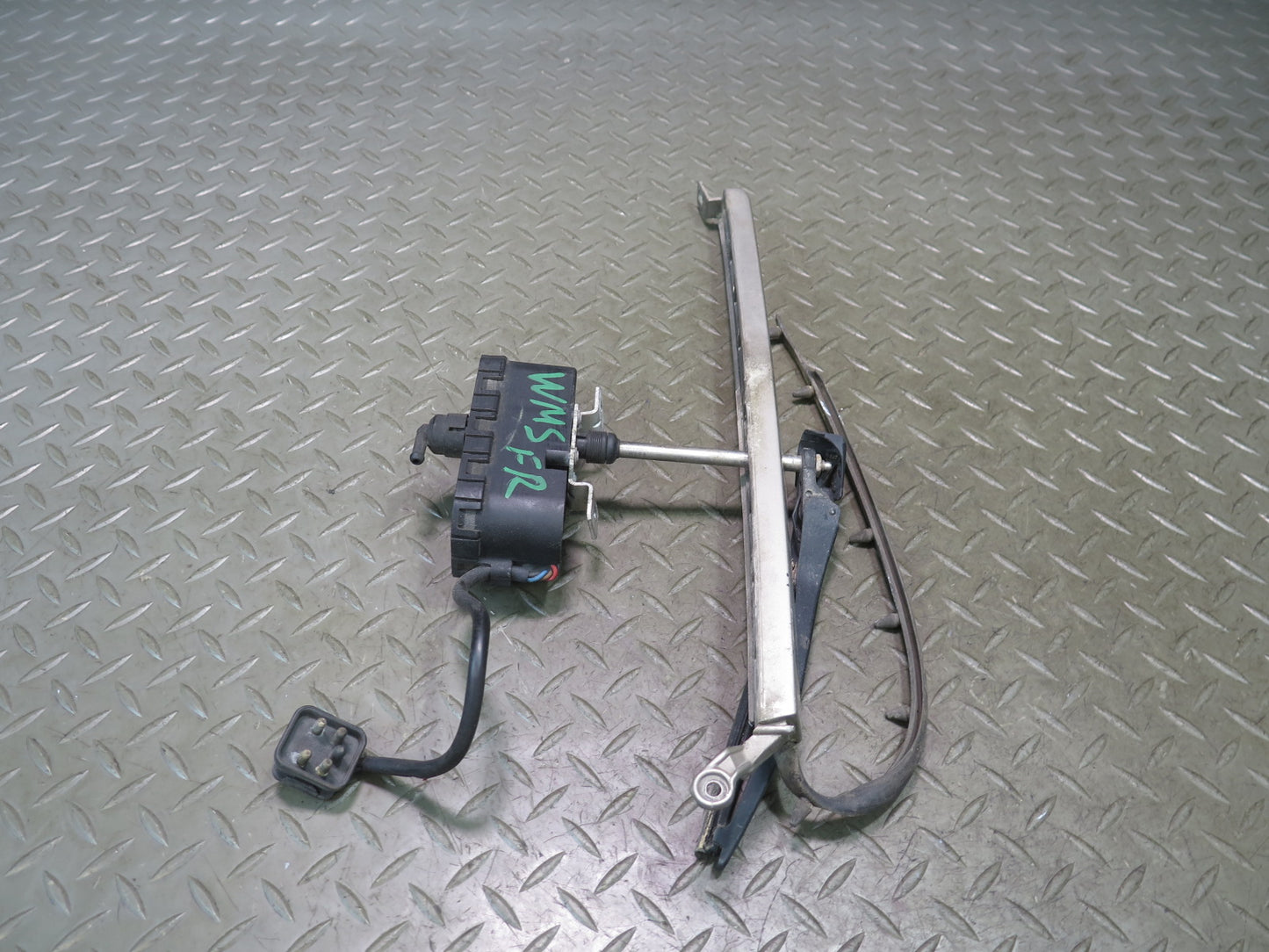 94-99 Mercedes W140 S420 S500 Front Right Headlight Wiper Arm w Motor & Trim OEM
