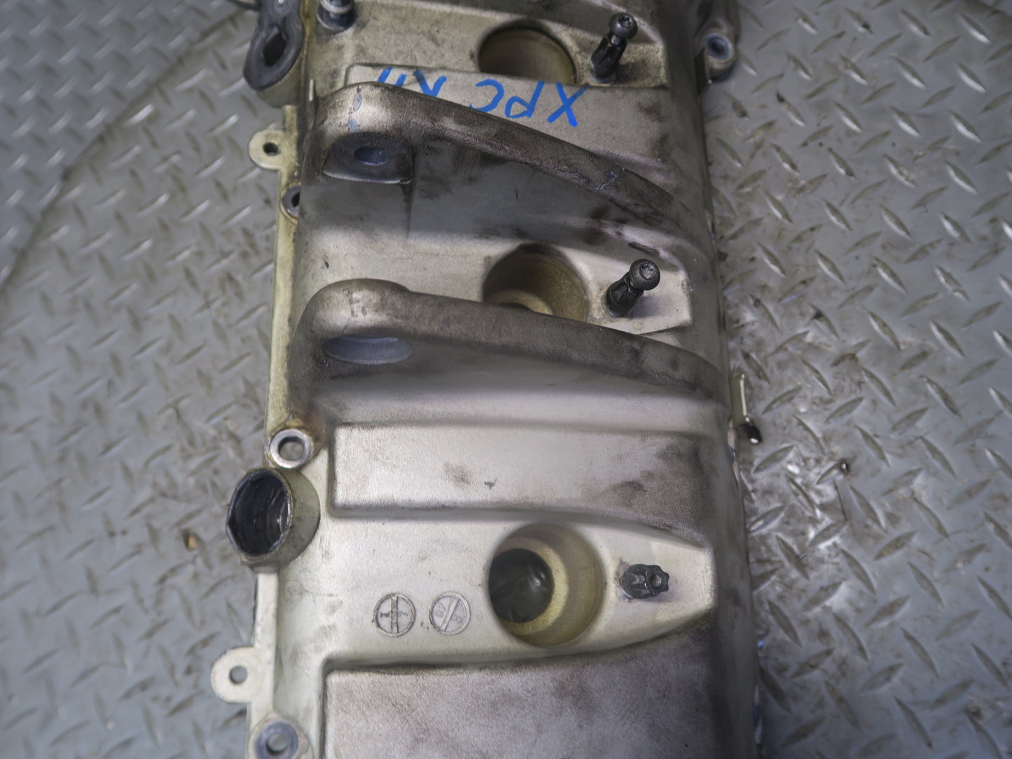 2008-2010 Porsche Cayenne 957 Turbo Right Cylinder Head Valve Cover 94810513502
