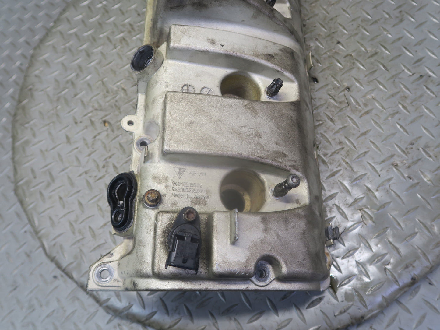 2008-2010 Porsche Cayenne 957 Turbo Right Cylinder Head Valve Cover 94810513502