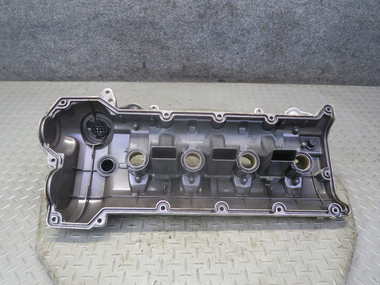 2008-2010 Porsche Cayenne 957 Turbo Right Cylinder Head Valve Cover 94810513502