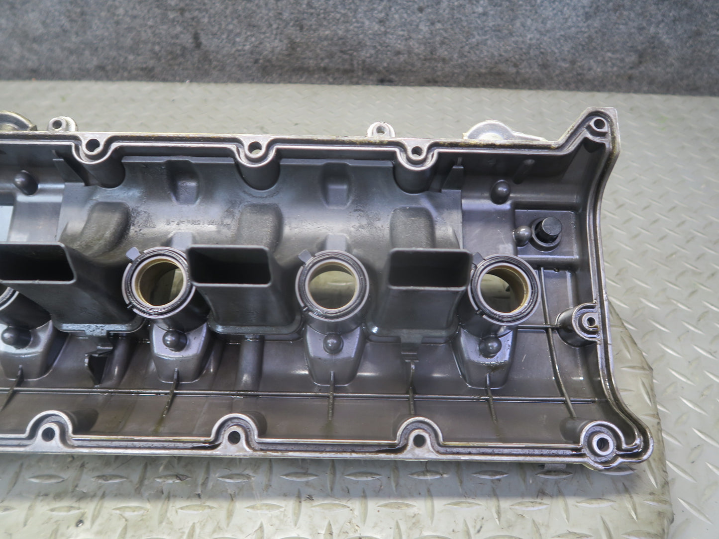 2008-2010 Porsche Cayenne 957 Turbo Right Cylinder Head Valve Cover 94810513502