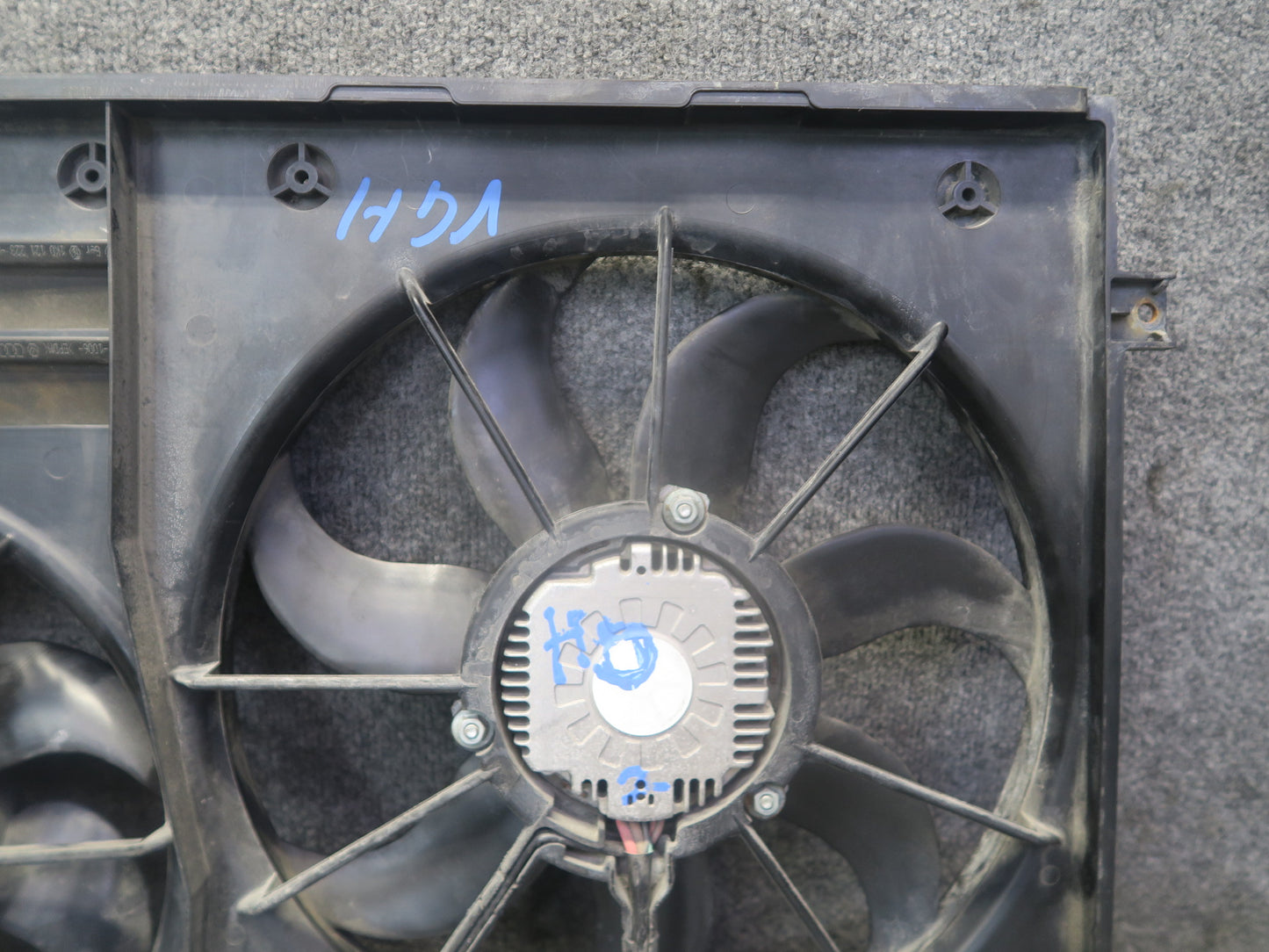 06-09 VW Golf MK5 R32 Engine Cooling  Fan Motor Shroud 1K0121207AA OEM