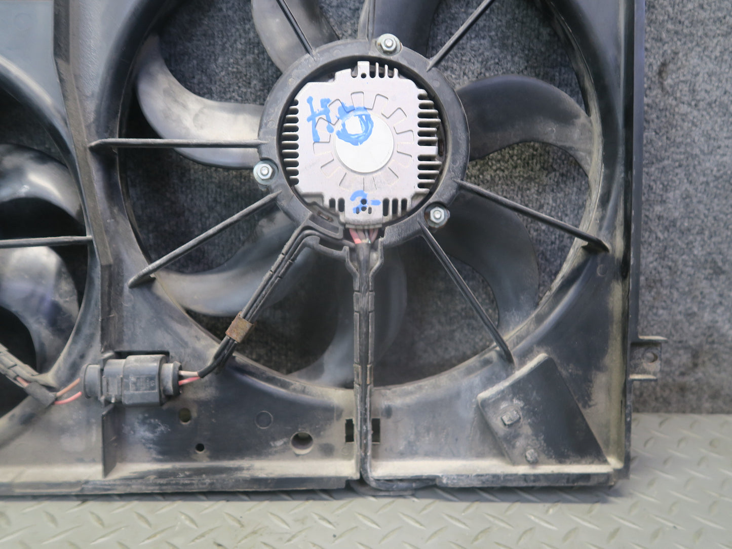 06-09 VW Golf MK5 R32 Engine Cooling  Fan Motor Shroud 1K0121207AA OEM