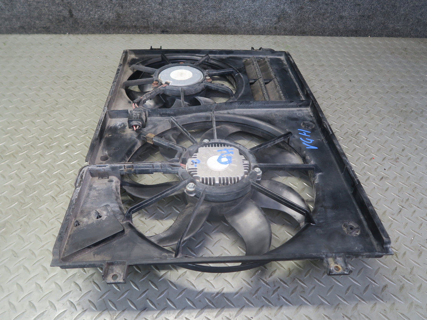 06-09 VW Golf MK5 R32 Engine Cooling  Fan Motor Shroud 1K0121207AA OEM