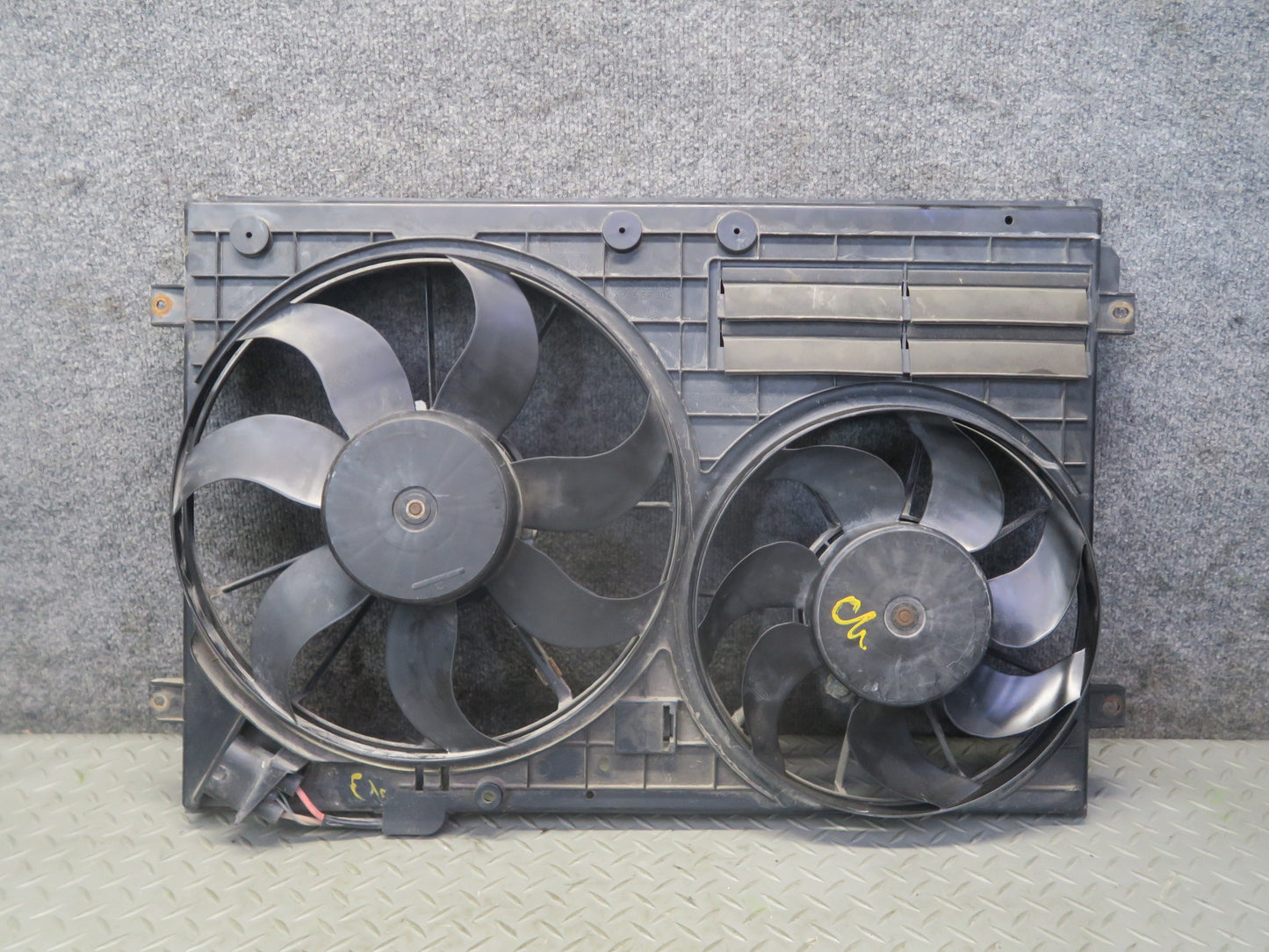 06-09 VW Golf MK5 R32 Engine Cooling  Fan Motor Shroud 1K0121207AA OEM