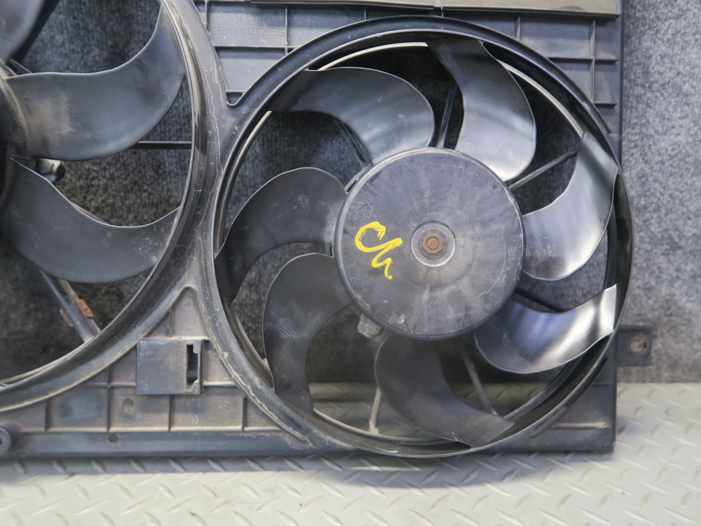 06-09 VW Golf MK5 R32 Engine Cooling  Fan Motor Shroud 1K0121207AA OEM