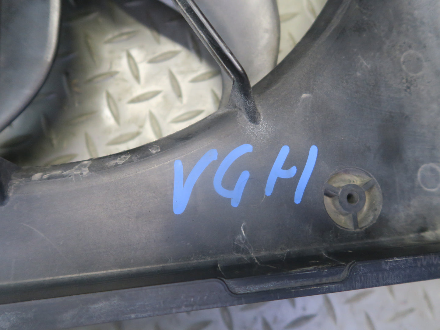 06-09 VW Golf MK5 R32 Engine Cooling  Fan Motor Shroud 1K0121207AA OEM
