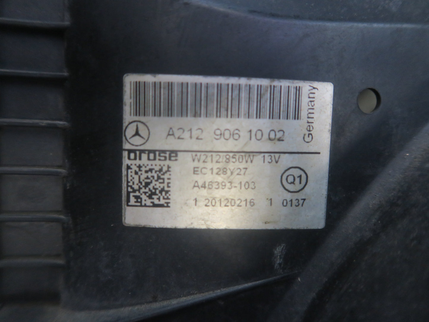 13-20 Mercedes R231 SL550 Engine Cooling Fan Motor Shroud 2129061002 OEM