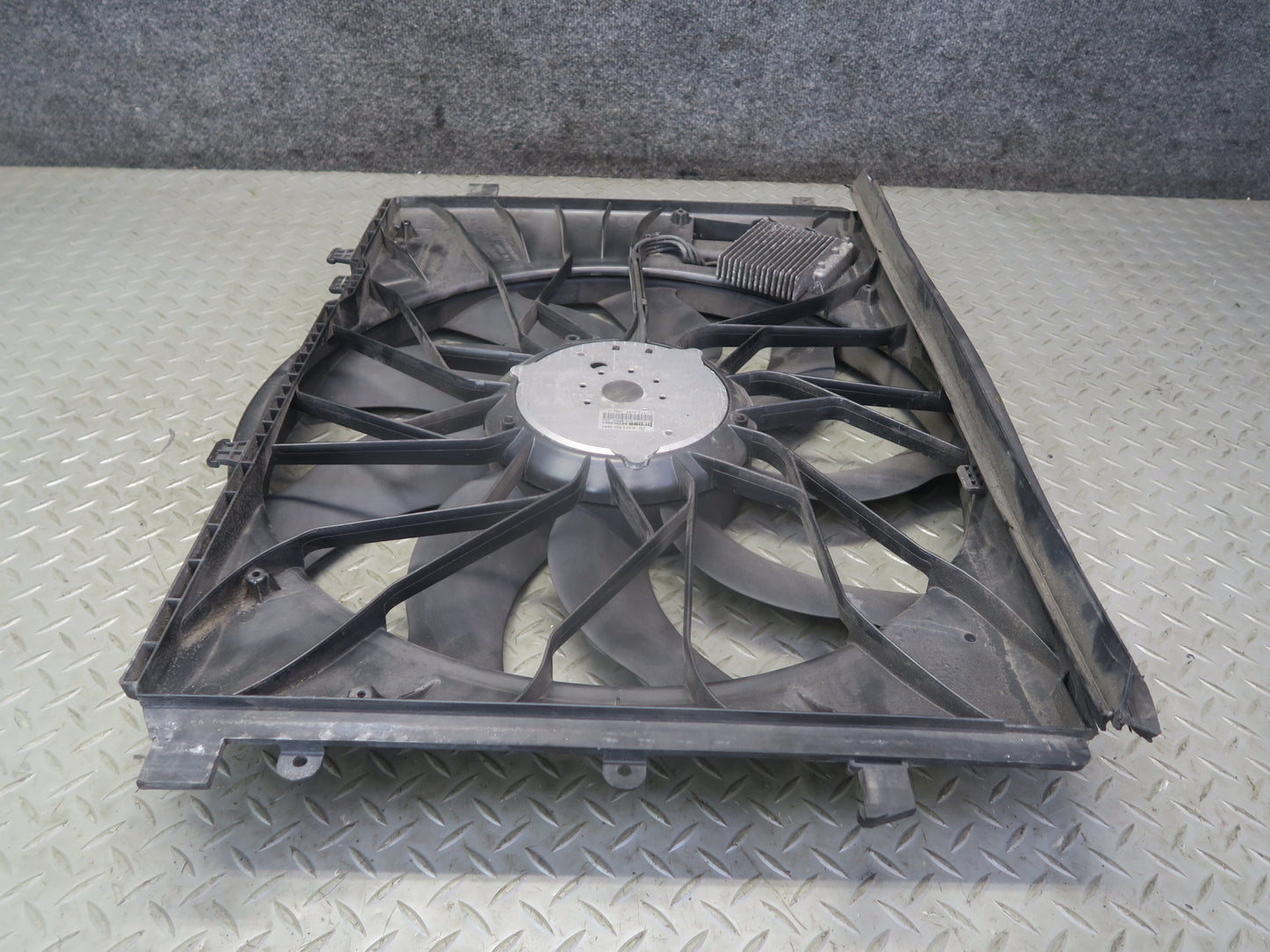 13-20 Mercedes R231 SL550 Engine Cooling Fan Motor Shroud 2129061002 OEM