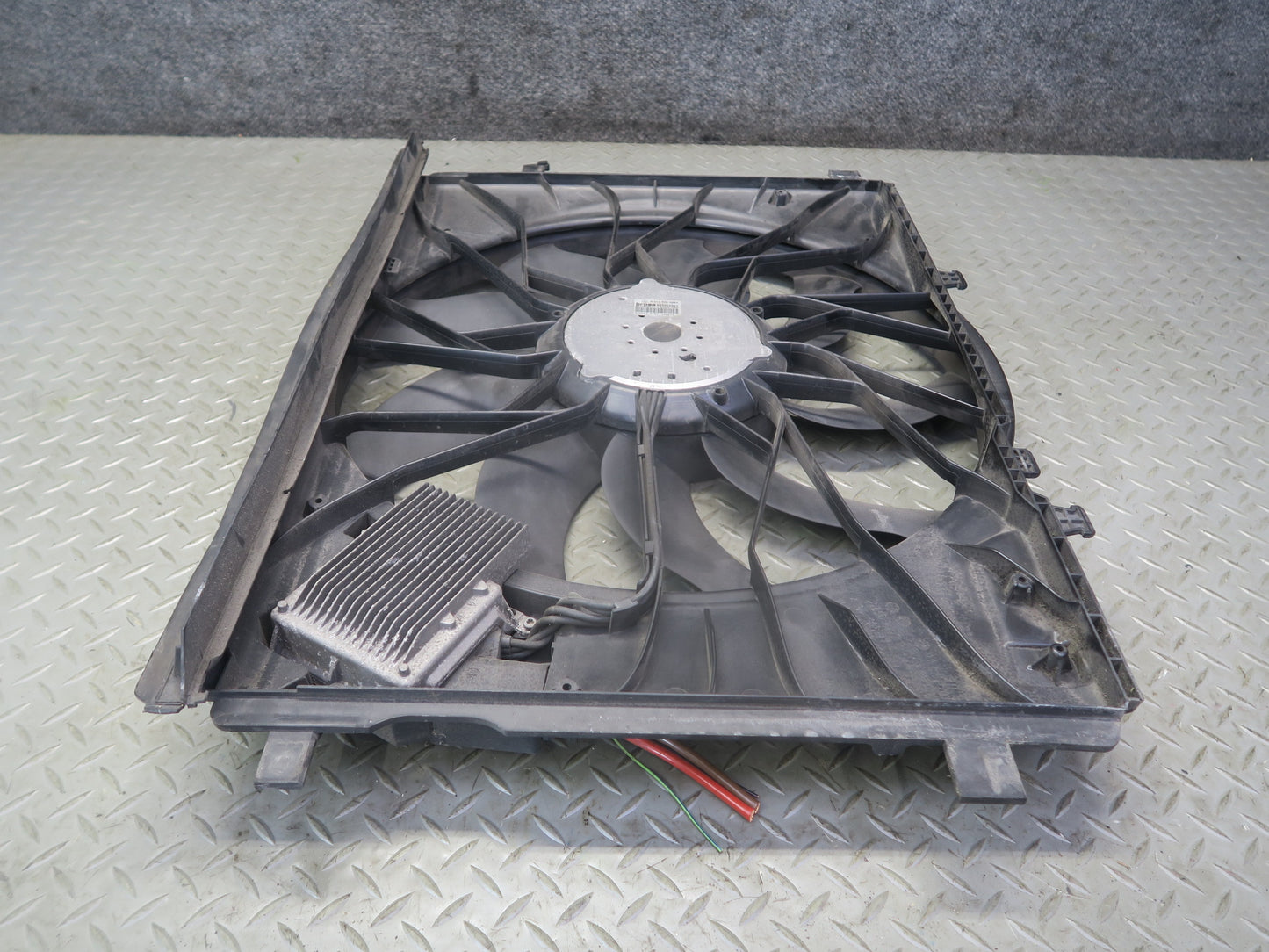 13-20 Mercedes R231 SL550 Engine Cooling Fan Motor Shroud 2129061002 OEM