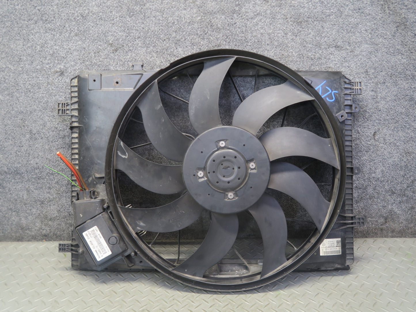 13-20 Mercedes R231 SL550 Engine Cooling Fan Motor Shroud 2129061002 OEM