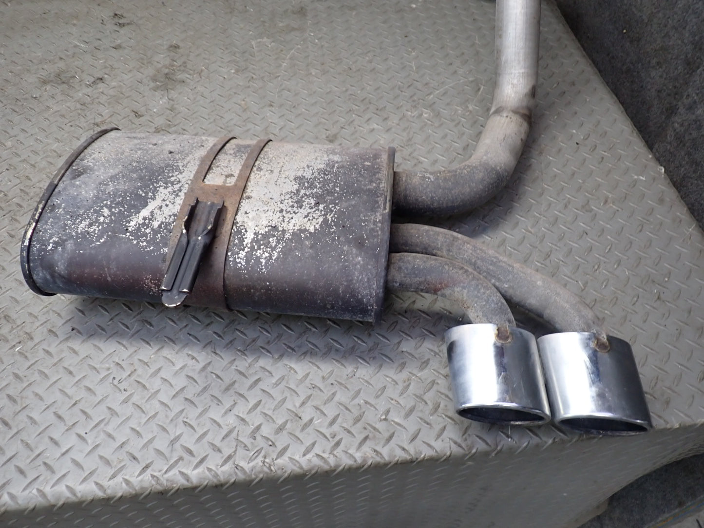 97-99 Chevrolet Corvette C5 Rear Left & Right Exhaust Muffler w Tips Set 45K OEM