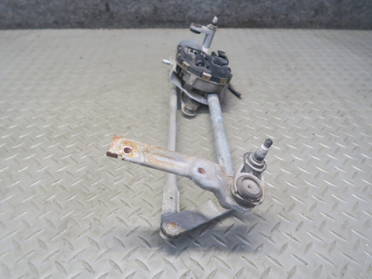 06-09 VW Golf MK5 R32 Windshield Wiper Transmission Linkage w Motor OEM