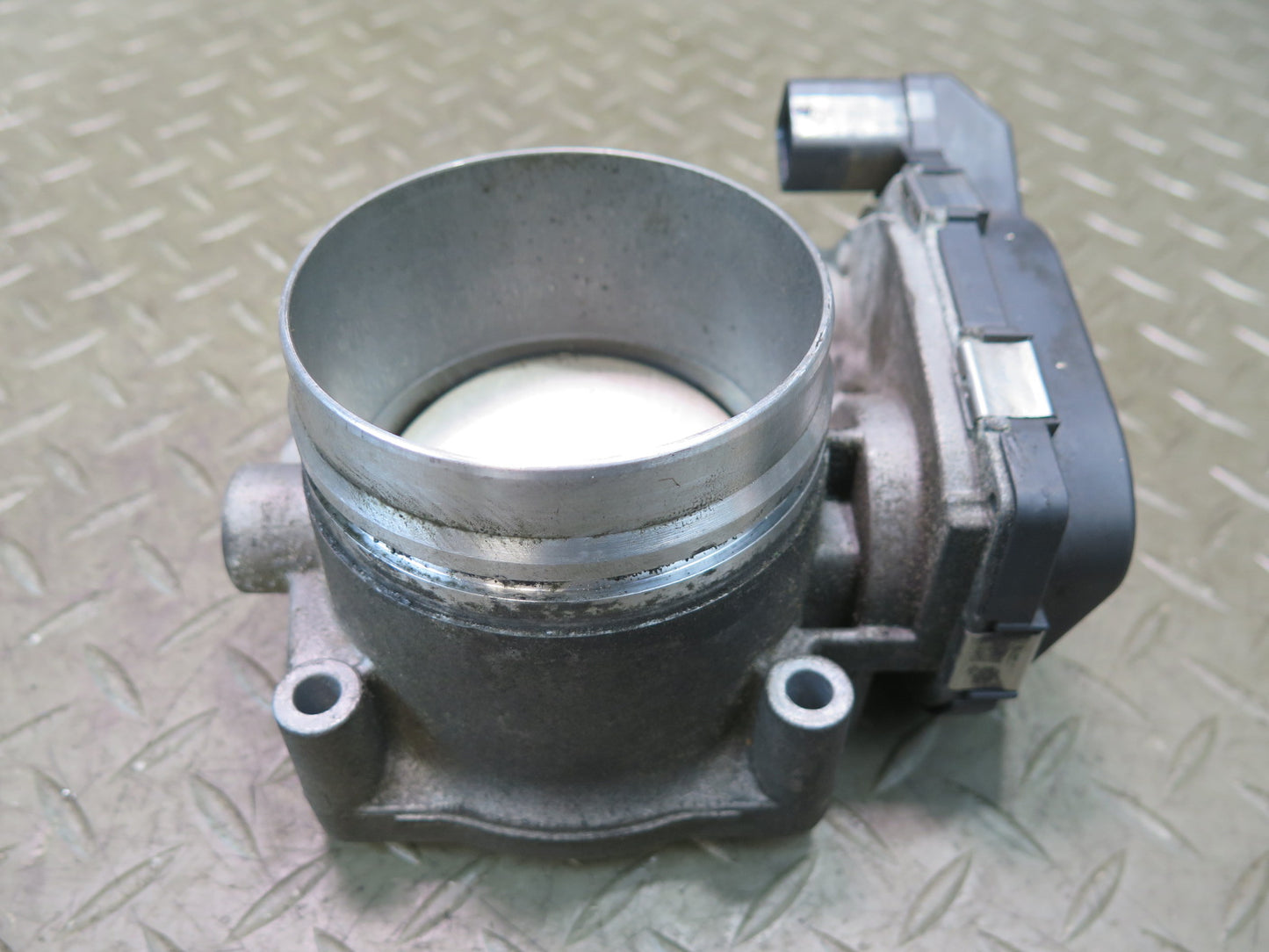 2015-2020 BMW F82 F83 M4 S55 Engine Air Throttle Body Assembly 7597871