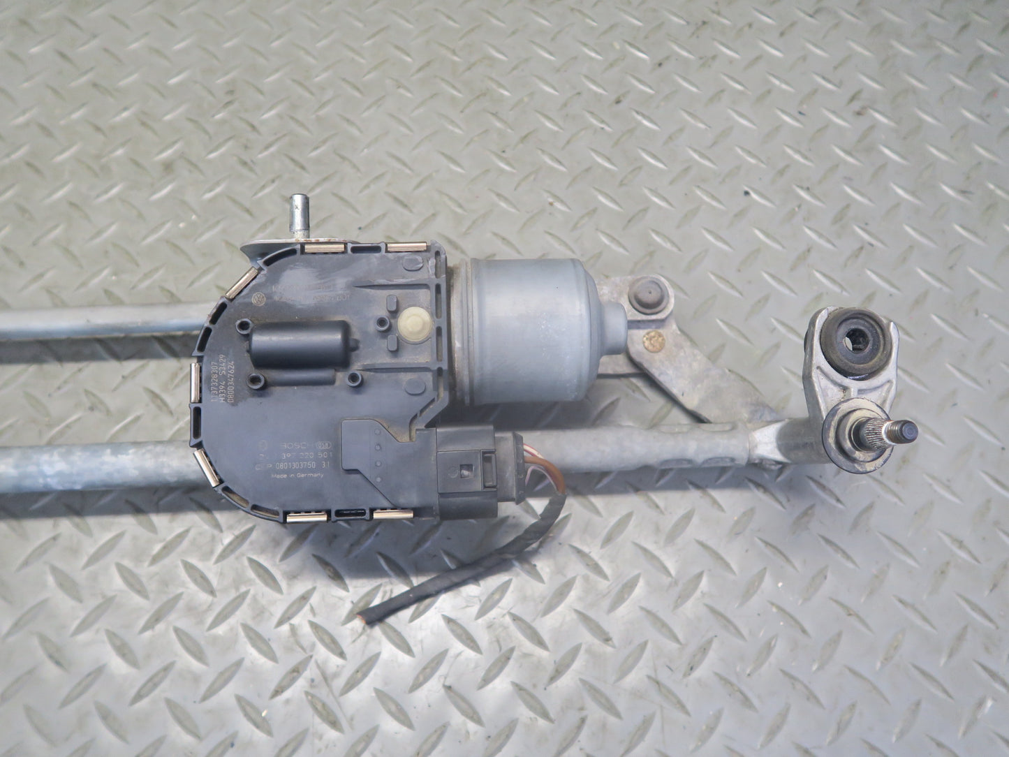 06-09 VW Golf MK5 R32 Windshield Wiper Transmission Linkage w Motor OEM