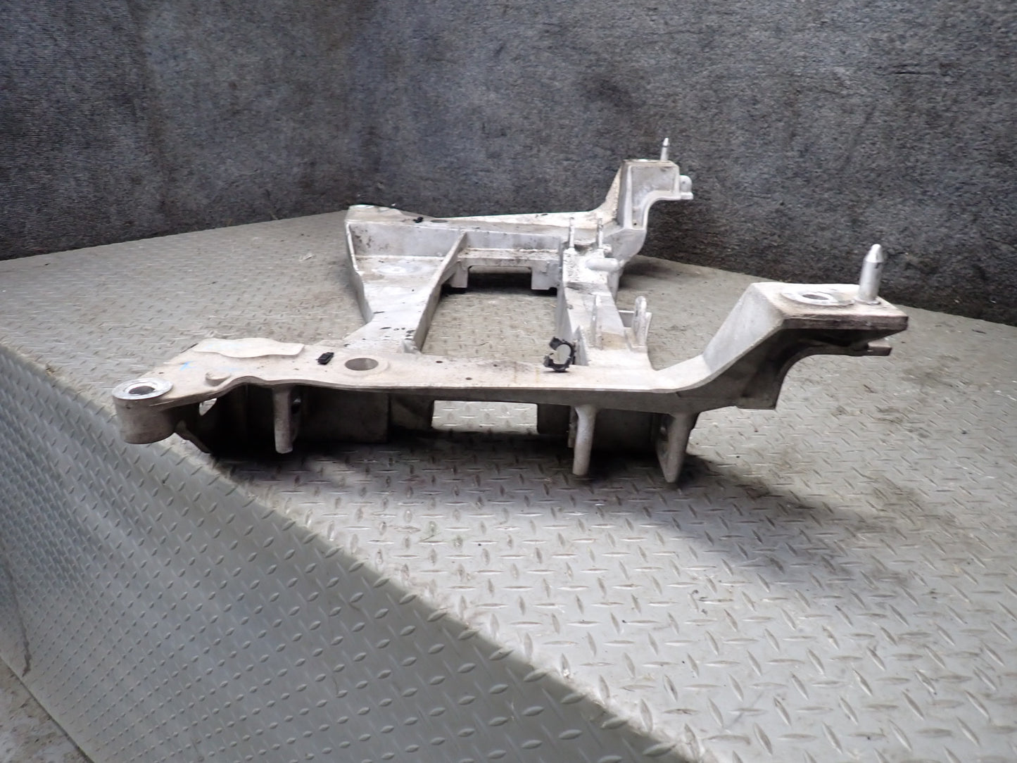 97-04 Chevrolet Corvette C5 Front Engine Subframe Crossmember Carrier 45K OEM
