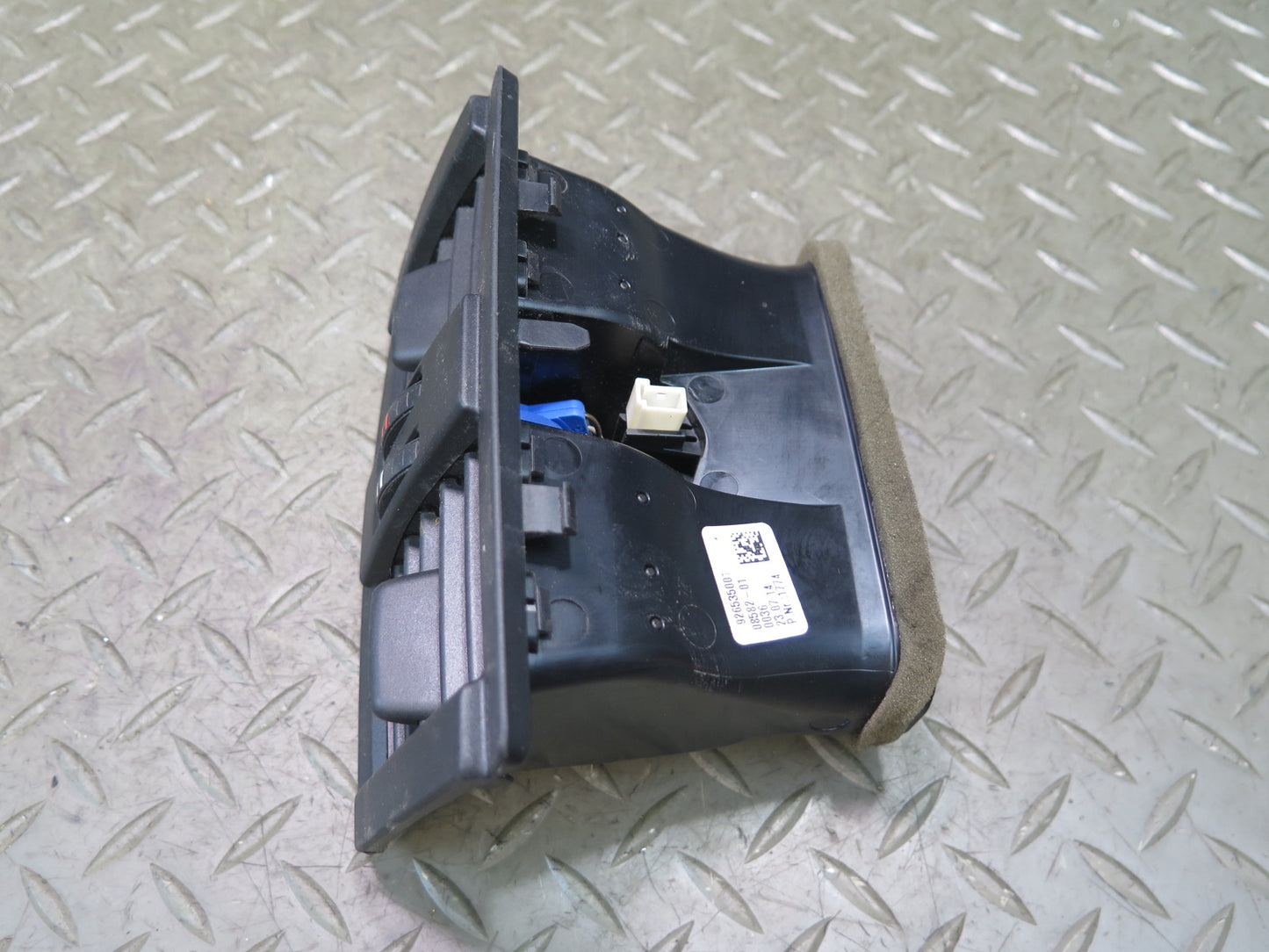 2012-2020 BMW F30 F82 F83 M4 Rear Center Console A/C Heater Air Vent Grille