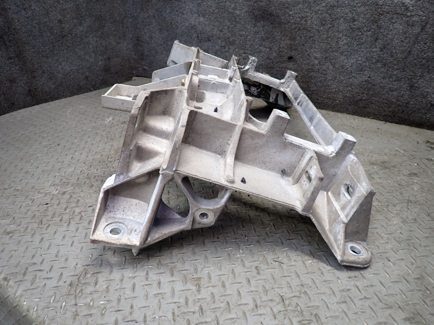97-98 Chevrolet Corvette C5 Rear Suspension Subframe Crossmember Carrier 45K OEM