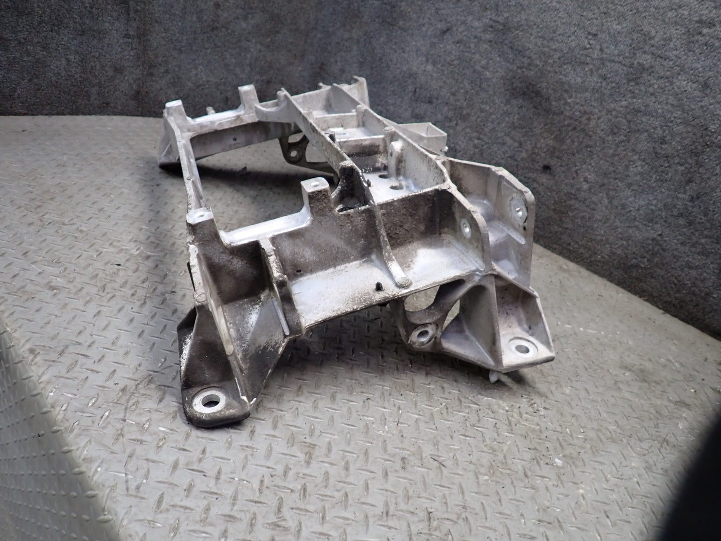 97-98 Chevrolet Corvette C5 Rear Suspension Subframe Crossmember Carrier 45K OEM