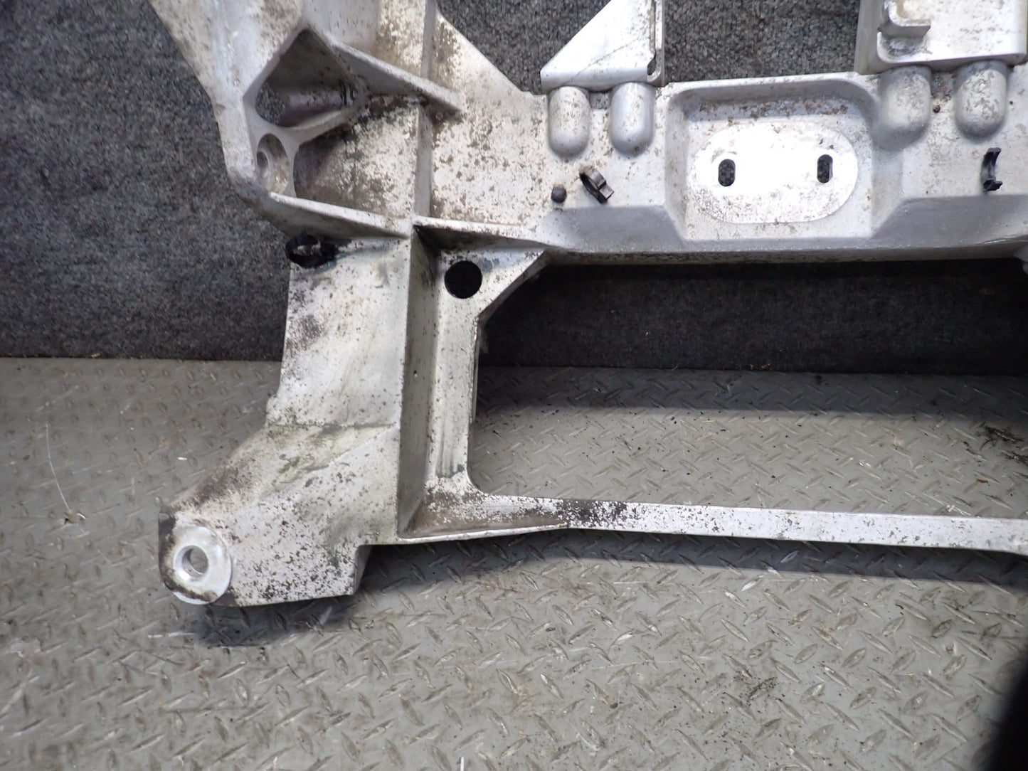 97-98 Chevrolet Corvette C5 Rear Suspension Subframe Crossmember Carrier 45K OEM
