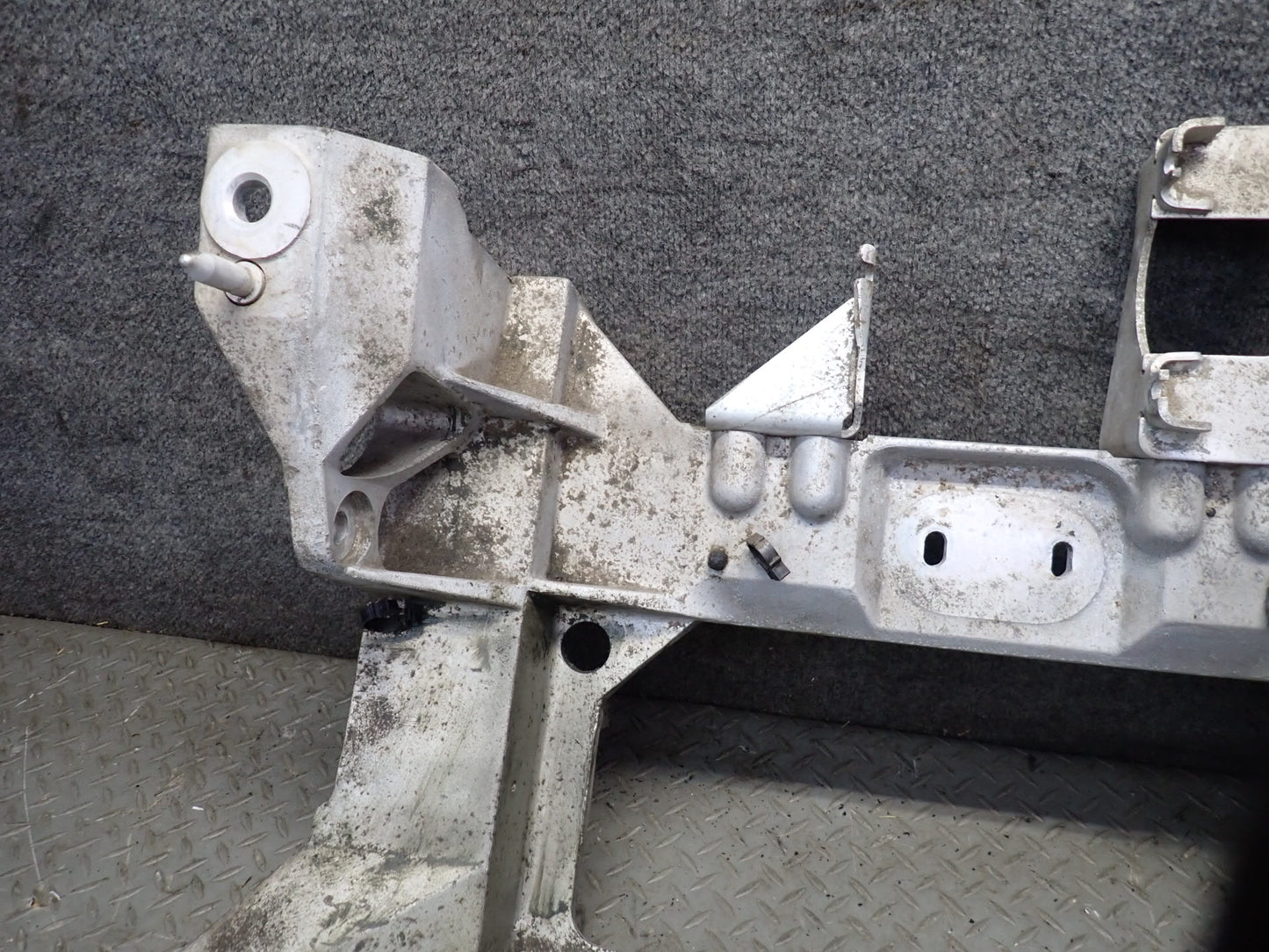 97-98 Chevrolet Corvette C5 Rear Suspension Subframe Crossmember Carrier 45K OEM