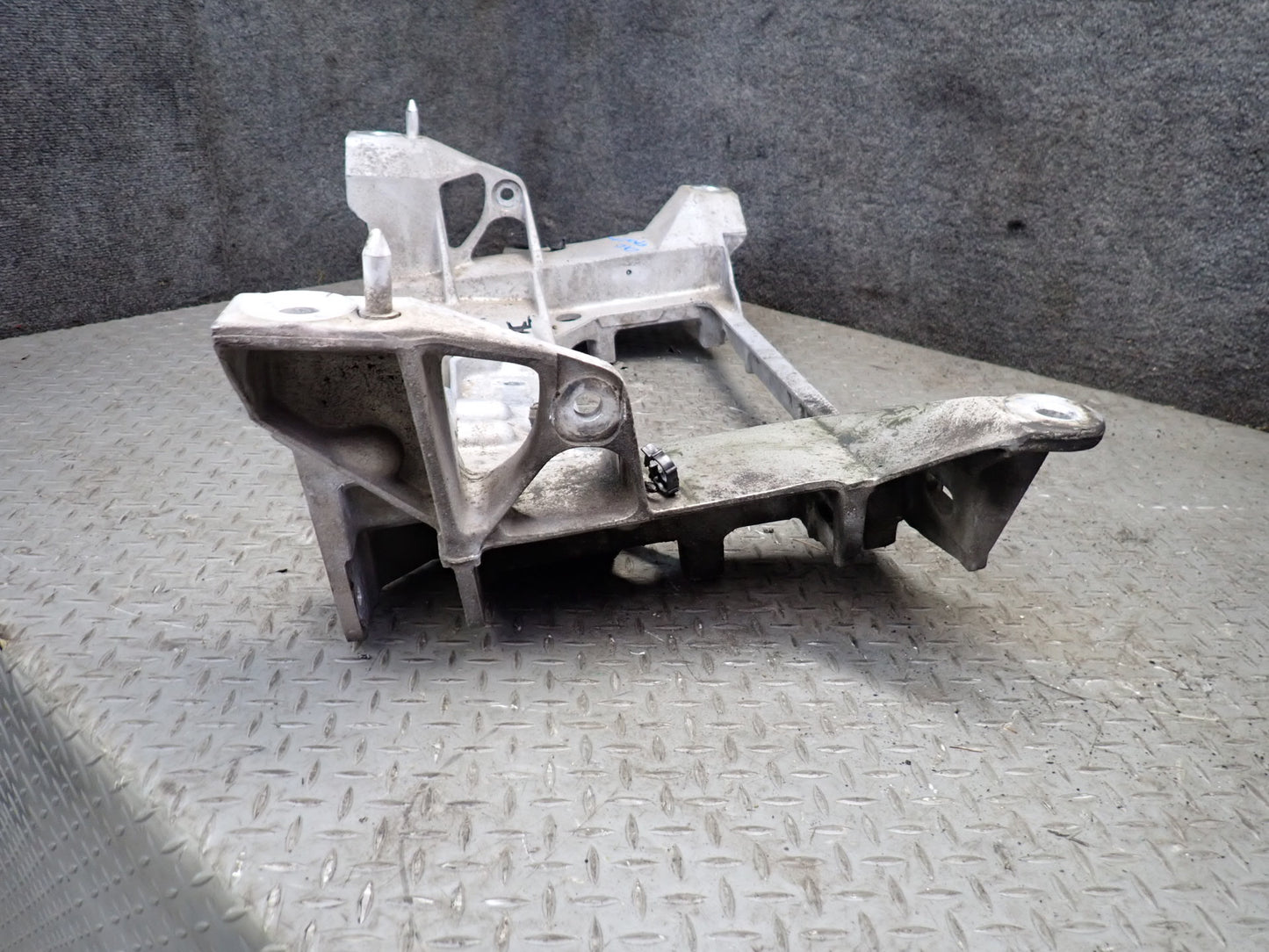97-98 Chevrolet Corvette C5 Rear Suspension Subframe Crossmember Carrier 45K OEM
