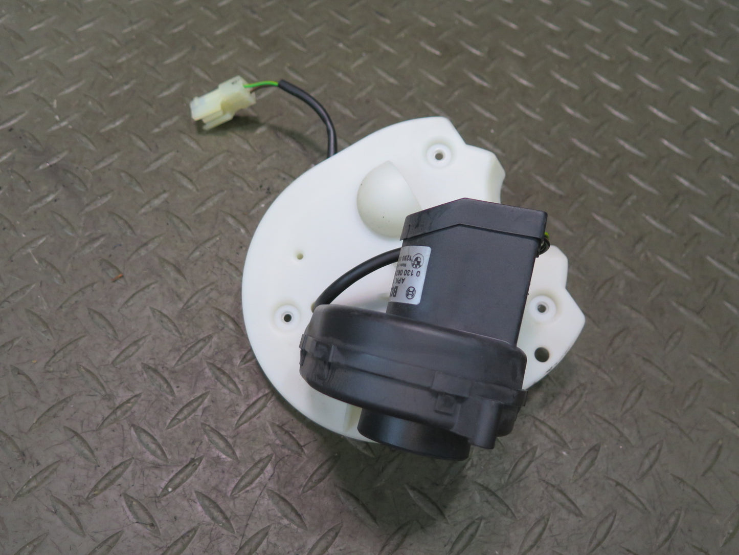 03-08 BMW E86 E85 Z4 Engine ECU ECM Cooling Fan Blower Motor 1438062 OEM
