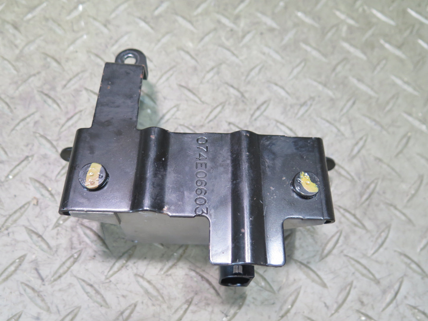 03-05 BMW E85 Z4 M54 YAW Rate Speed Sensor w Mount Bracket 6759412 OEM