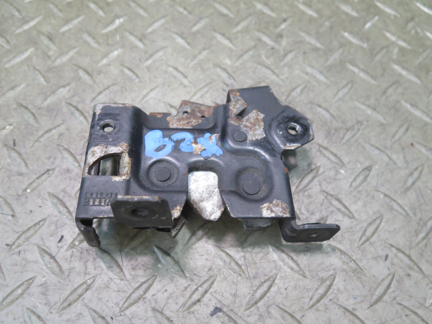 03-08 BMW E85 Z4 Front Hood Lock Latch 51237016183 OEM