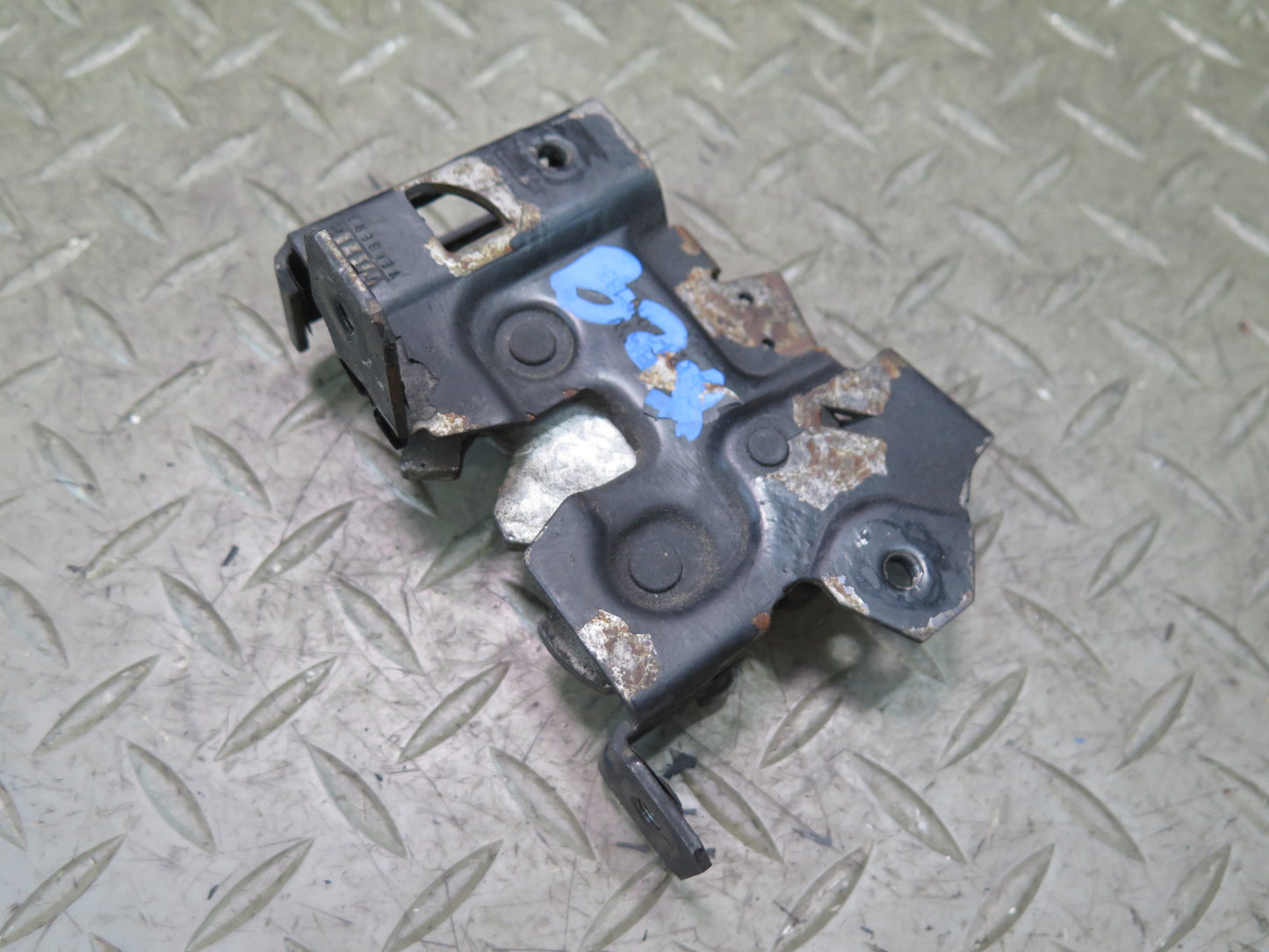03-08 BMW E85 Z4 Front Hood Lock Latch 51237016183 OEM