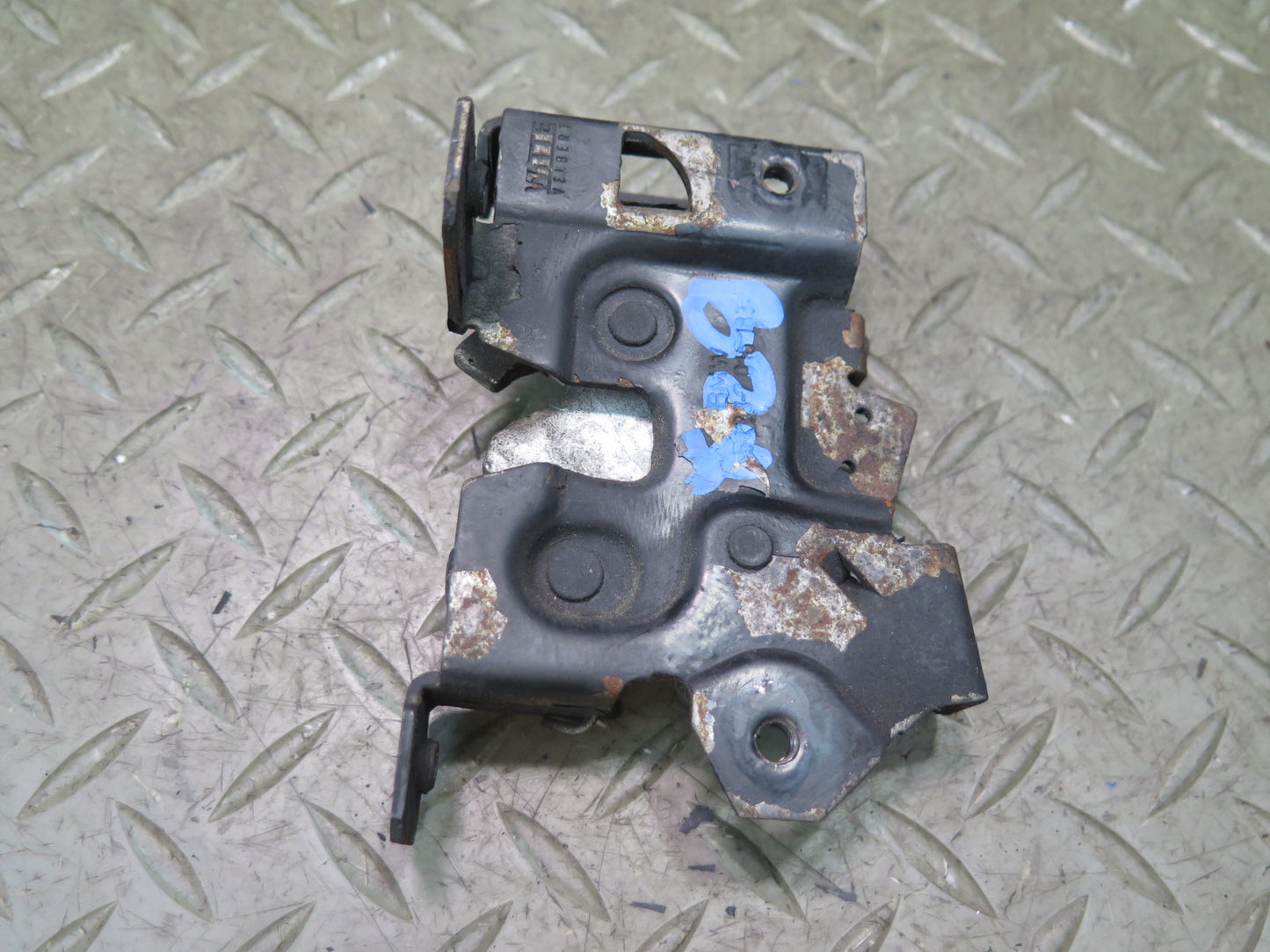 03-08 BMW E85 Z4 Front Hood Lock Latch 51237016183 OEM
