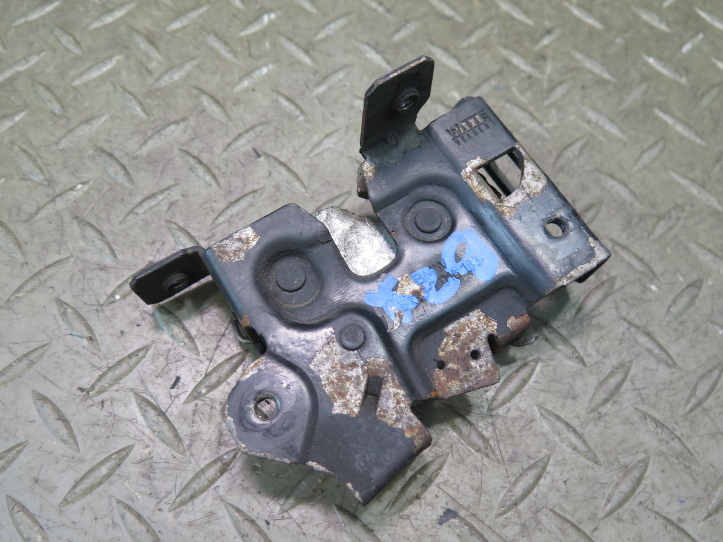 03-08 BMW E85 Z4 Front Hood Lock Latch 51237016183 OEM