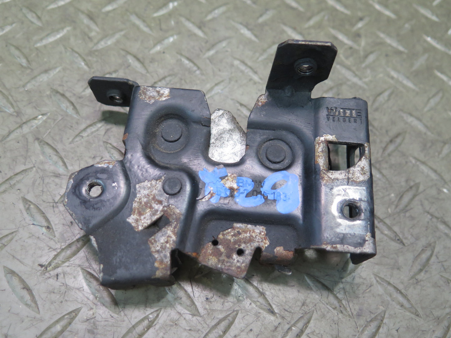03-08 BMW E85 Z4 Front Hood Lock Latch 51237016183 OEM
