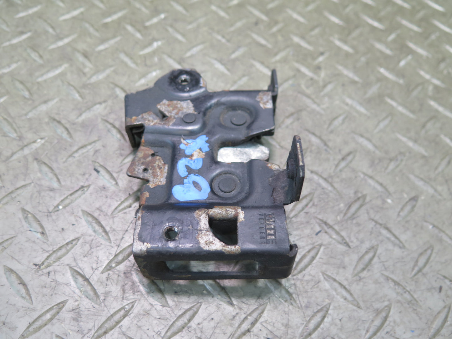 03-08 BMW E85 Z4 Front Hood Lock Latch 51237016183 OEM