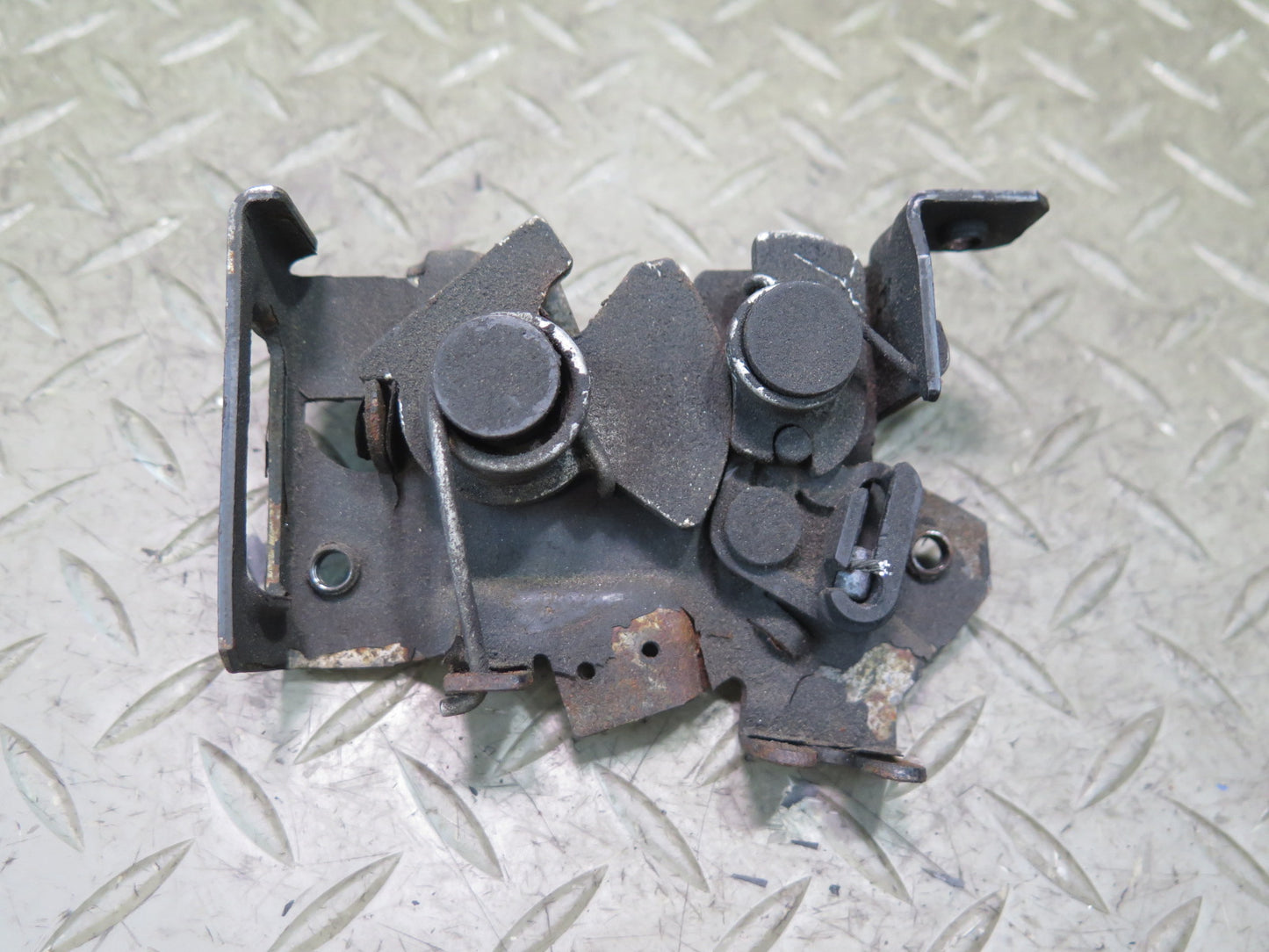 03-08 BMW E85 Z4 Front Hood Lock Latch 51237016183 OEM