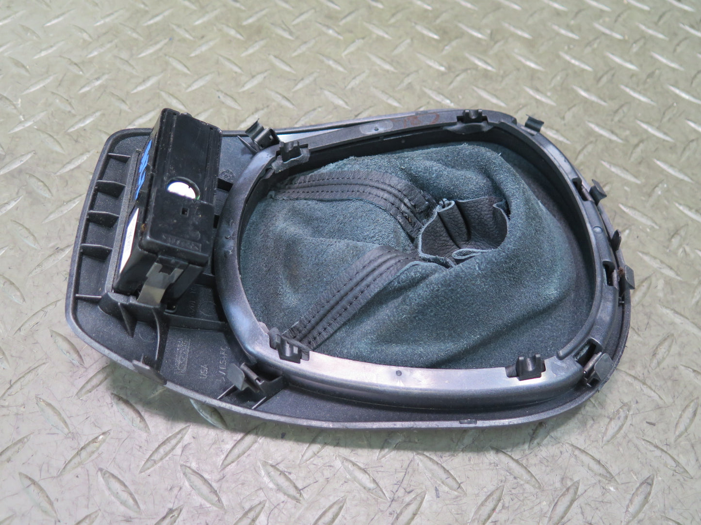 03-04 BMW E85 Z4 M/T Gear Shifter Boot w Trim & Insert Assembly OEM