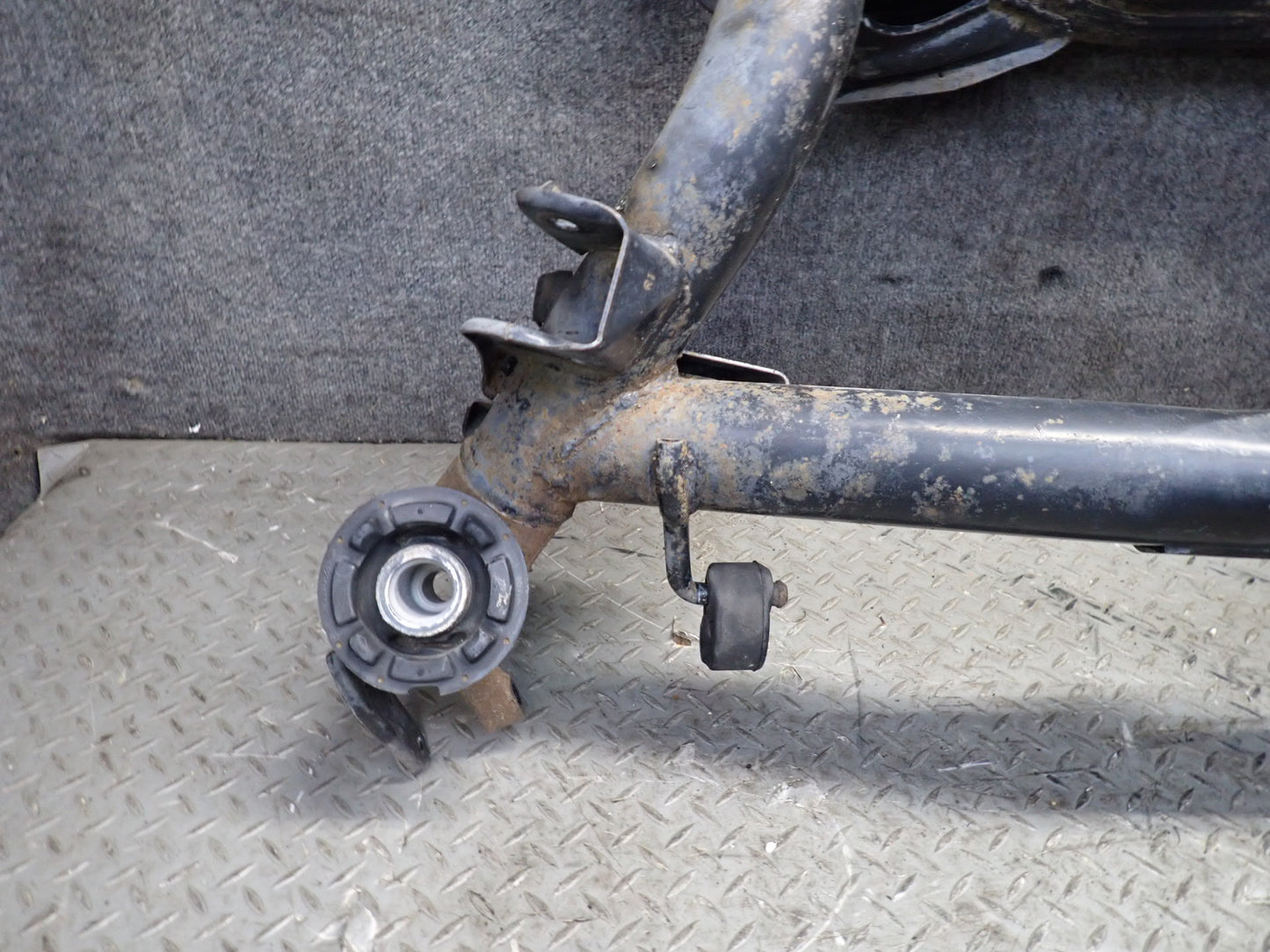 95-97 Toyota UCF20 Celsior 4.0L Rear Suspension Subframe Crossmember 116K OEM