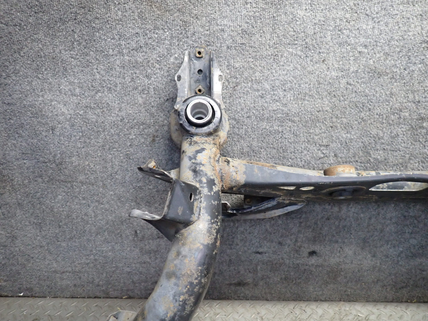 95-97 Toyota UCF20 Celsior 4.0L Rear Suspension Subframe Crossmember 116K OEM