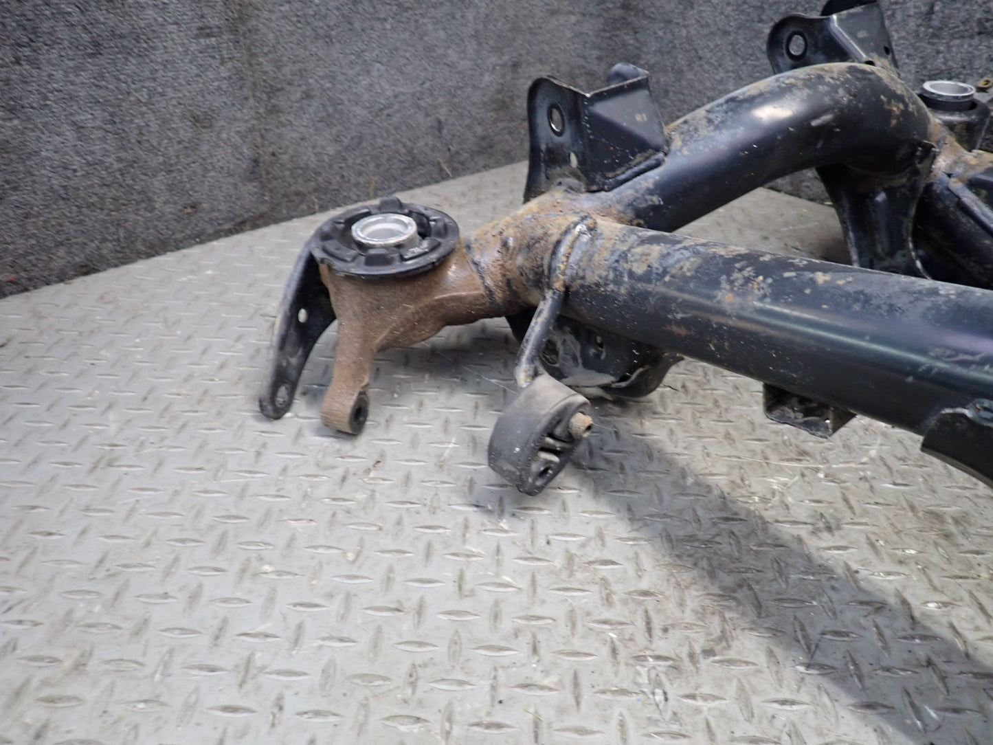 95-97 Toyota UCF20 Celsior 4.0L Rear Suspension Subframe Crossmember 116K OEM