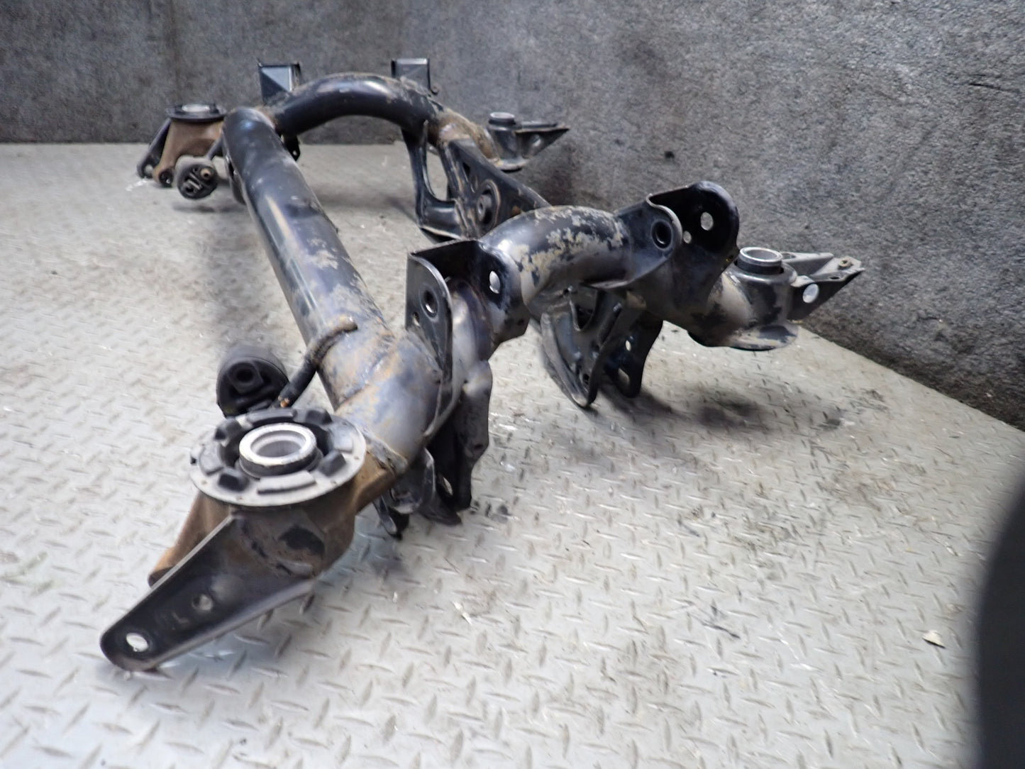 95-97 Toyota UCF20 Celsior 4.0L Rear Suspension Subframe Crossmember 116K OEM