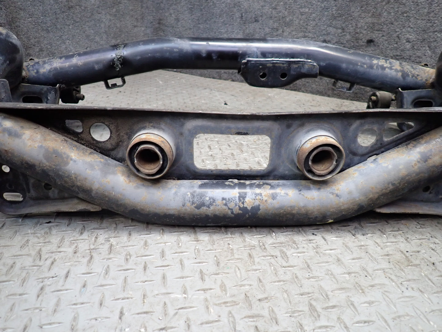 95-97 Toyota UCF20 Celsior 4.0L Rear Suspension Subframe Crossmember 116K OEM